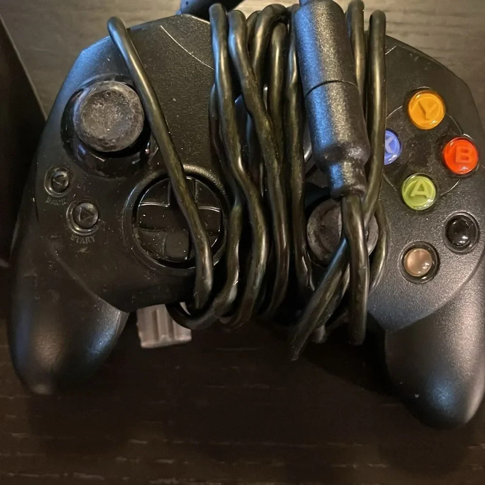 Black original Xbox controllers wired 2